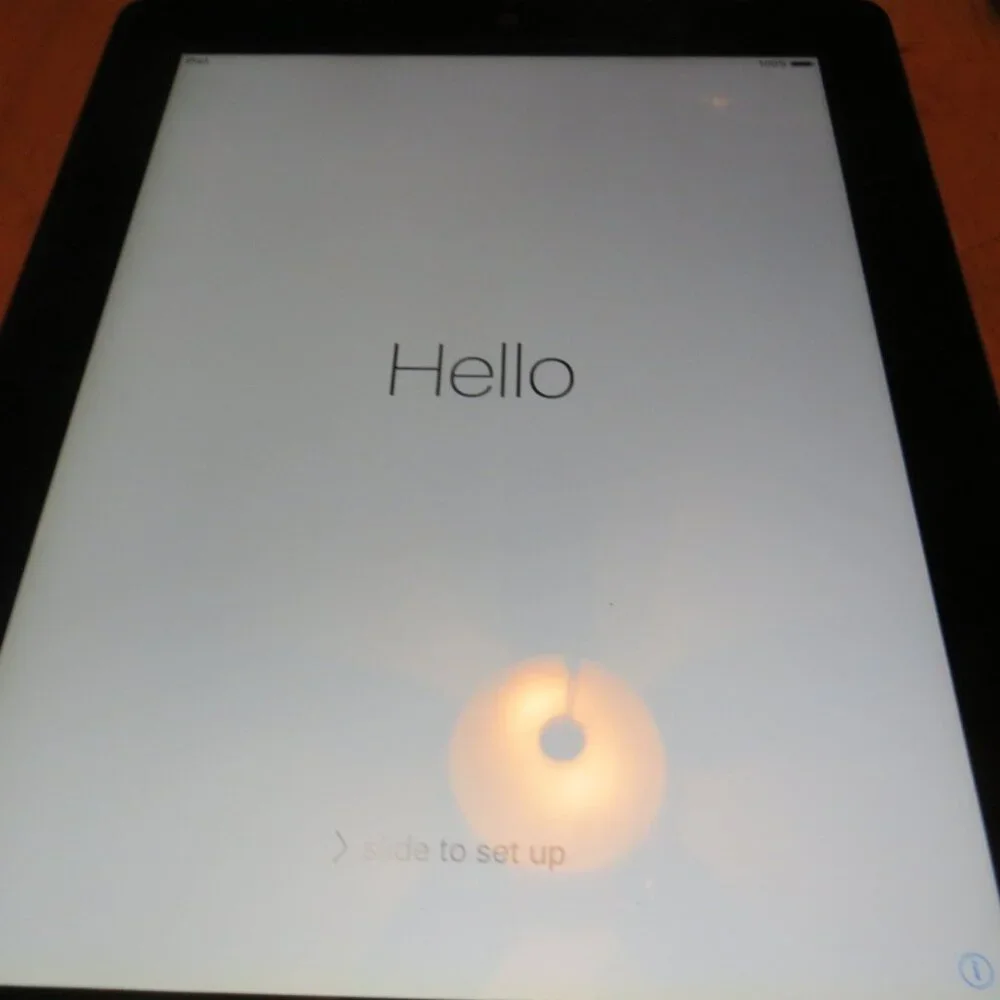 Apple iPad 2nd Gen Silver A1395 16GB Wi-Fi MC769LL/A 9.7